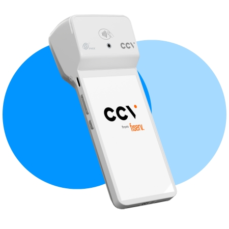 Een witte mobiele betaalterminal met het logo 'CCV from Fiserv' op een blauwe achtergrond.